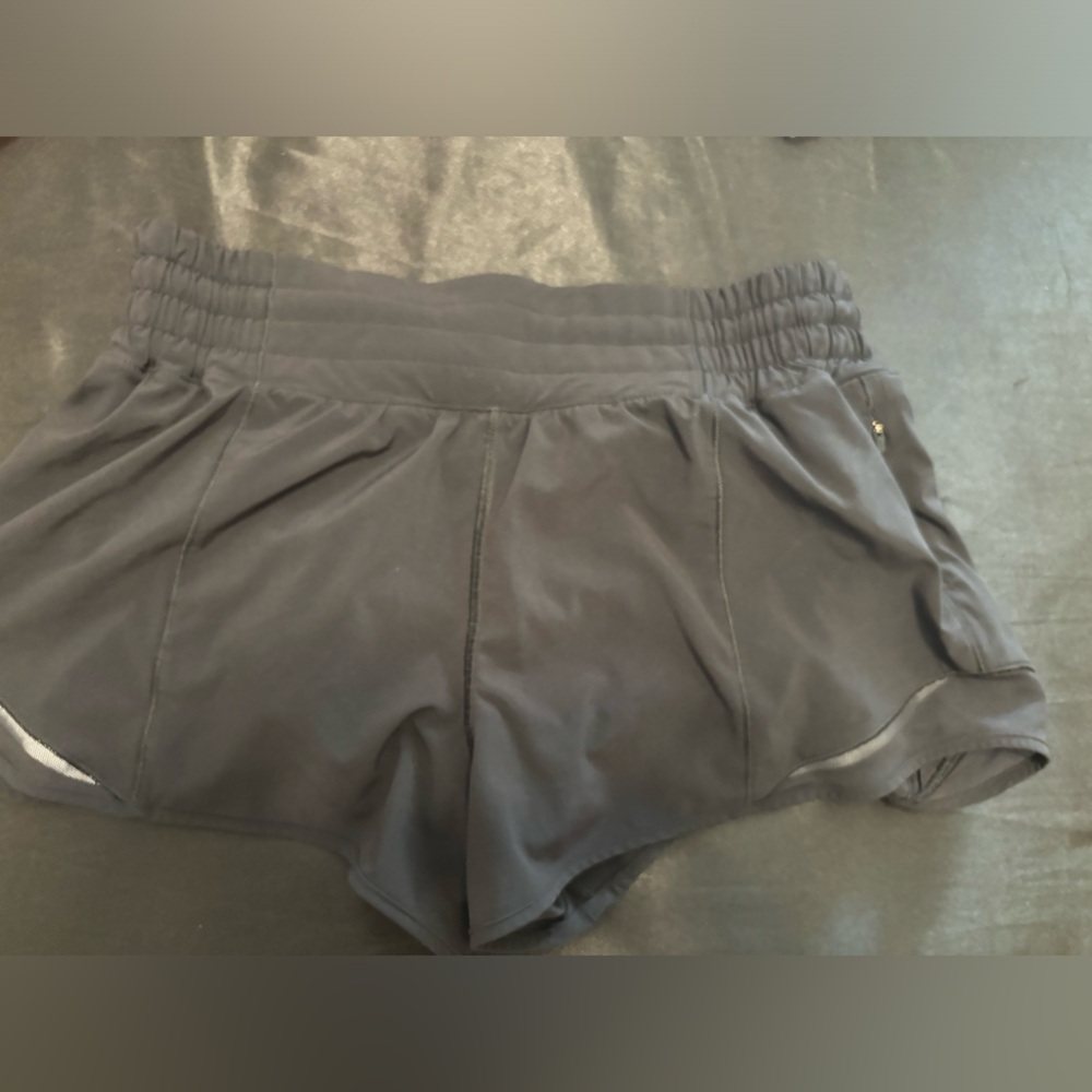 LULULEMON HOTTY HOT HIGH RISE 2.5 (size 6)